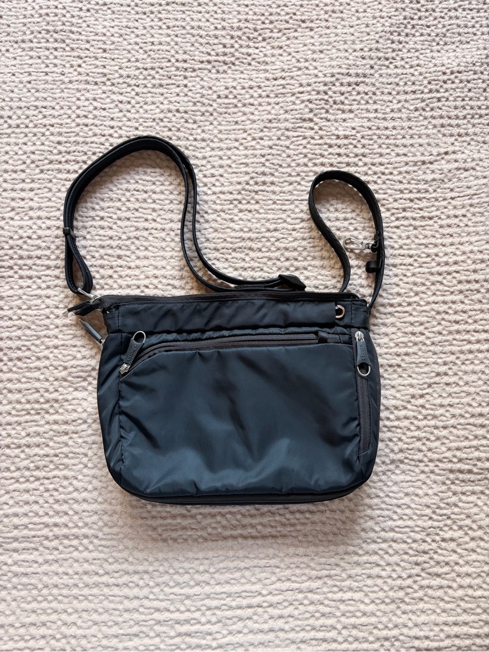 Pacsafe For Ebags Anti Theft
RFID Black Horizontal Organizer
Crossbody Bag